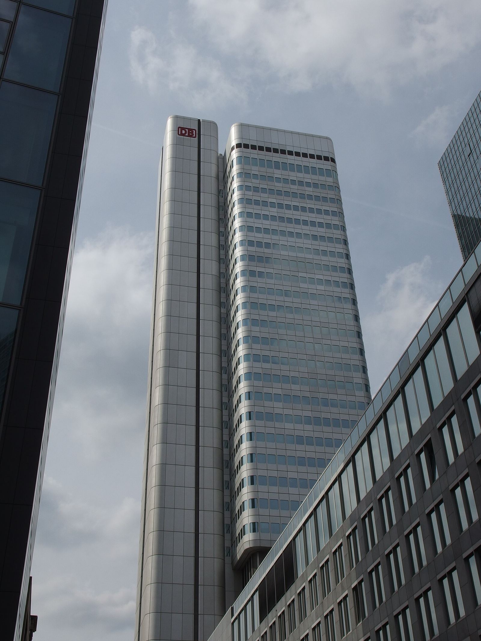 Hochhäuser des Frankfurter Bankenviertels bei Tag